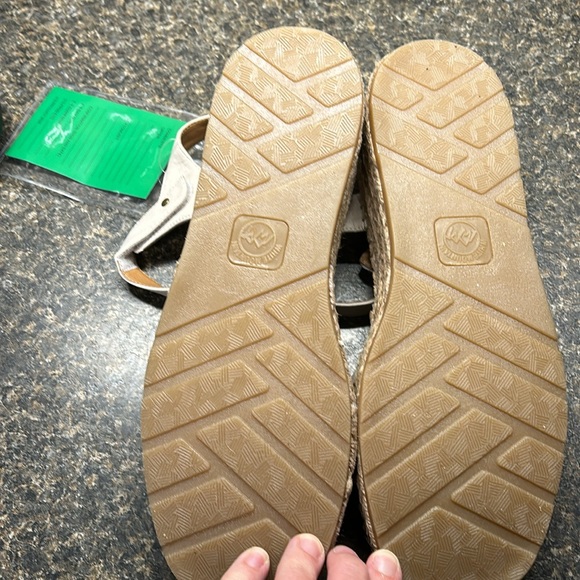 White Mountain NWOB Sandals - Picture 4 of 6